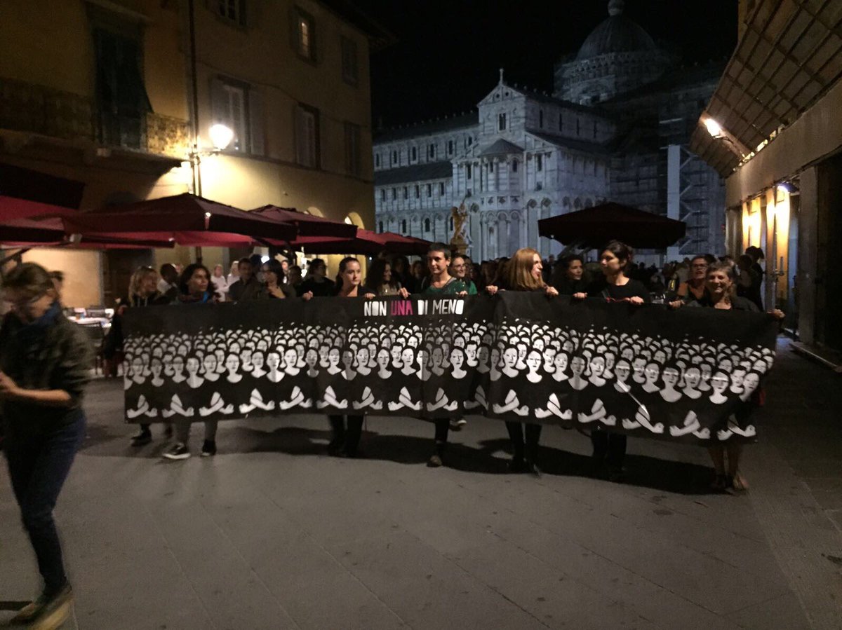 outofline_PC's tweet photo. La #marea invade le strade di #pisa #NonUnadiMeno @nonunadimeno @ZonaRosaPisa https://t.co/svn0cxaJxA