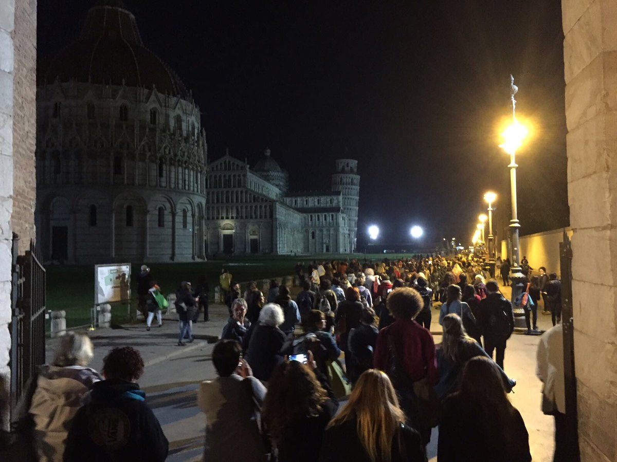 outofline_PC's tweet photo. La #marea invade le strade di #pisa #NonUnadiMeno @nonunadimeno @ZonaRosaPisa https://t.co/svn0cxaJxA