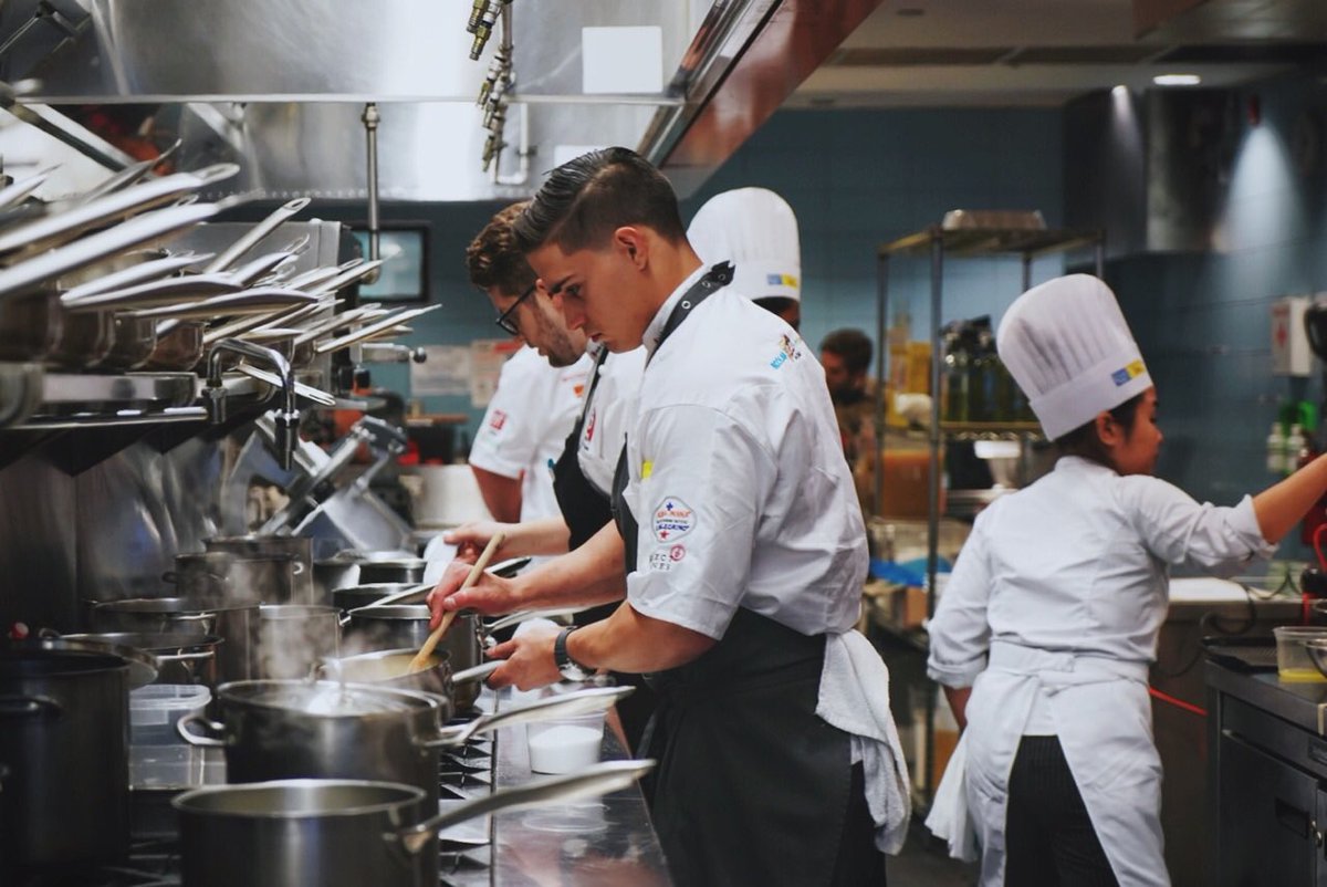 CH4Chefs's tweet photo. The @HawkScholarship Black Box Competition is underway @GBCCHCA. #HYCS2017 #TorontoEvents https://t.co/pmCjJxpJa8