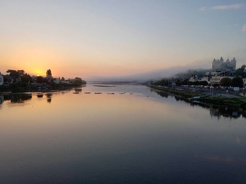VoyagesInconnus's tweet photo. Un levé de soleil magnifique !  #voyagesinconnus #saumur #castle #loire #travelphotography #france🇫🇷 #paysdelaloir… https://t.co/xarxXyKL3h https://t.co/eiYfdTdI5c