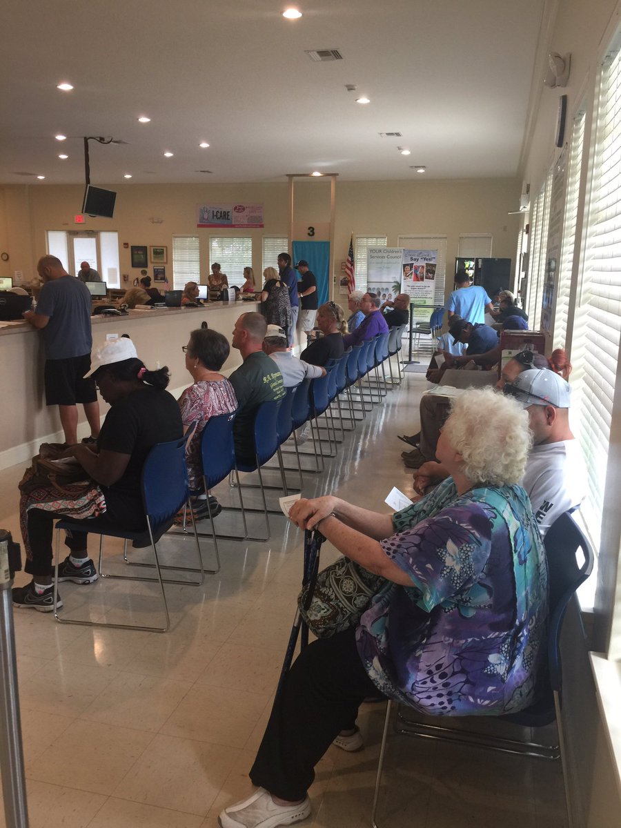 ATCDSI's tweet photo. Don't be like pic 1We test after school and on the weekends #atcdsi #dmvroadtest #atreasurecoastdrivingschool #mchs #jbhs #palmbeachcounty https://t.co/llR46DujXe