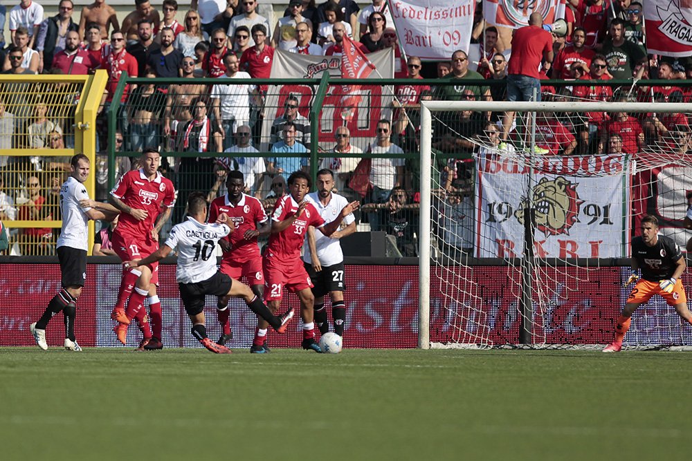 magica_pro's tweet photo. #ProVercelliBari 2-2, il tabellino del match https://t.co/XzK4kE5sQs (Foto @Iguan89) #PrvBar #SerieB #CalcioVero #LNPB https://t.co/N76BovTYiU