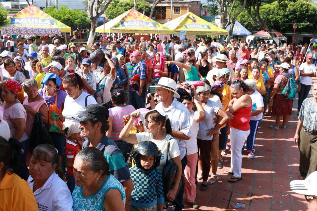 AlcaldiaCucuta's tweet photo. Durante la brigada institucional dialogamos con la comunidad de Belén, enterándonos de primera mano de sus necesidades! https://t.co/sNt3J79DCe
