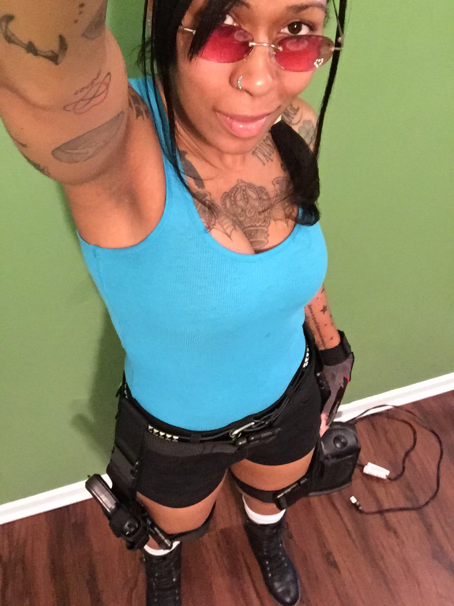 MidniteAffinity's tweet photo. I did my best, LOL! #LaraCroft #TombRaider #Cosplay #MonsterComicCon https://t.co/QgY1P8ul5o