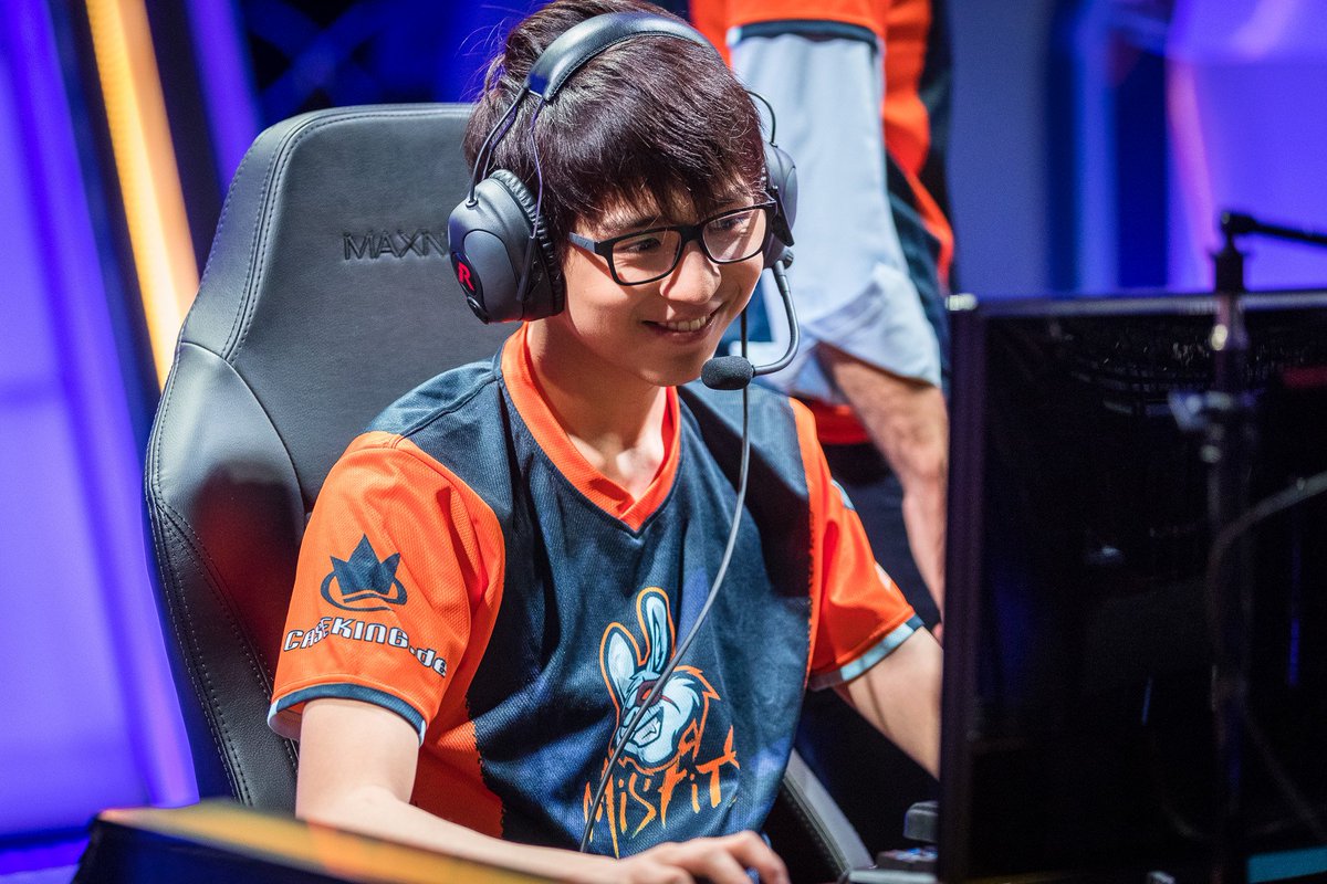 lolesports tweet picture