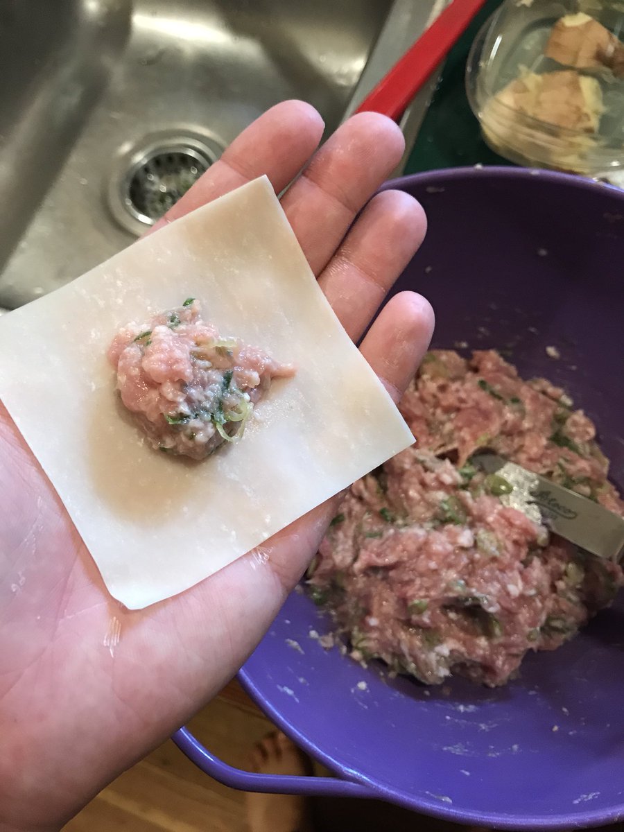 SchadenJake's tweet photo. Makin’ wontons #Chinese #wontons https://t.co/o0NiWpVJud