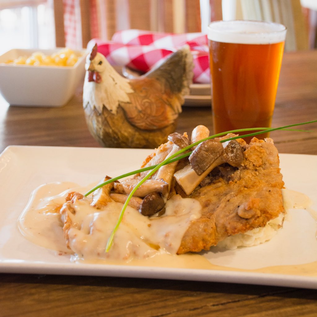FatChicken_Rest's tweet photo. Dinner plans? Our chicken fried is the perfect fall meal! https://t.co/YysUWpFlxC