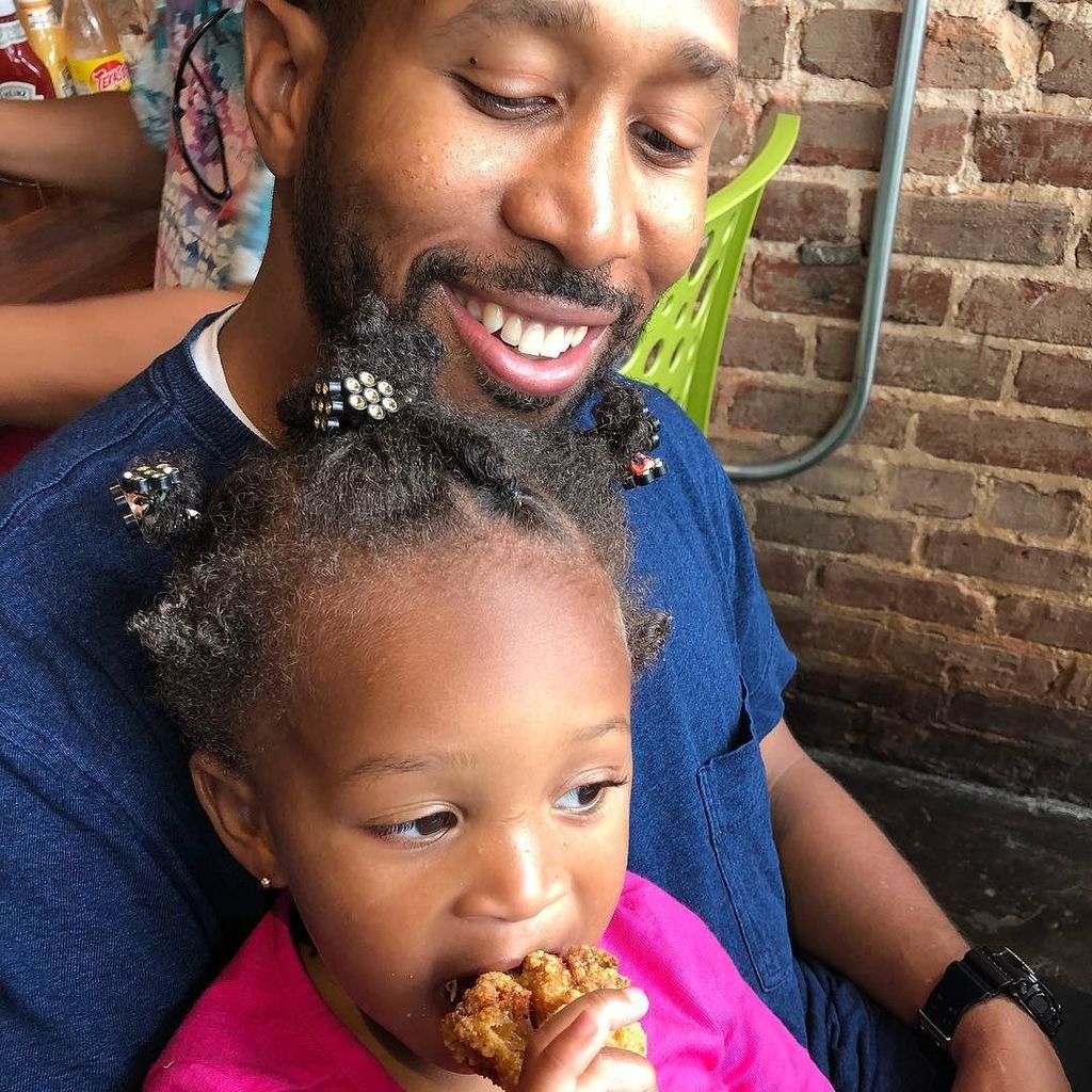 YoMamasMeals's tweet photo. The love of a her Father &amp; Fried Chicken!! #FeedThemFresh #BrunchYouVeryMuch https://t.co/NfWMvGVeJP