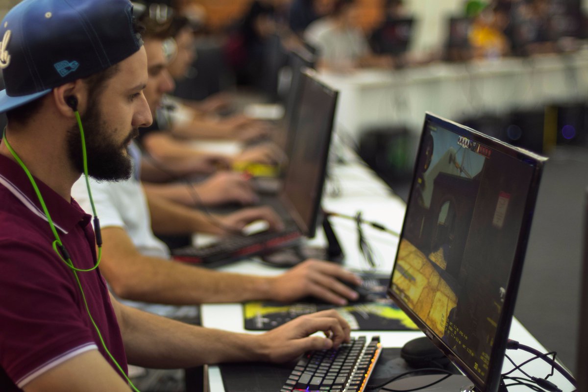 feirainventum's tweet photo. Ta acontecendo no pavilhão 09 a Copa Paraná de CS GO. Agora esta jogando Rize one X Vo2l. #inventum2017 #vemprainventum #cpquack https://t.co/aSYVslpnFL