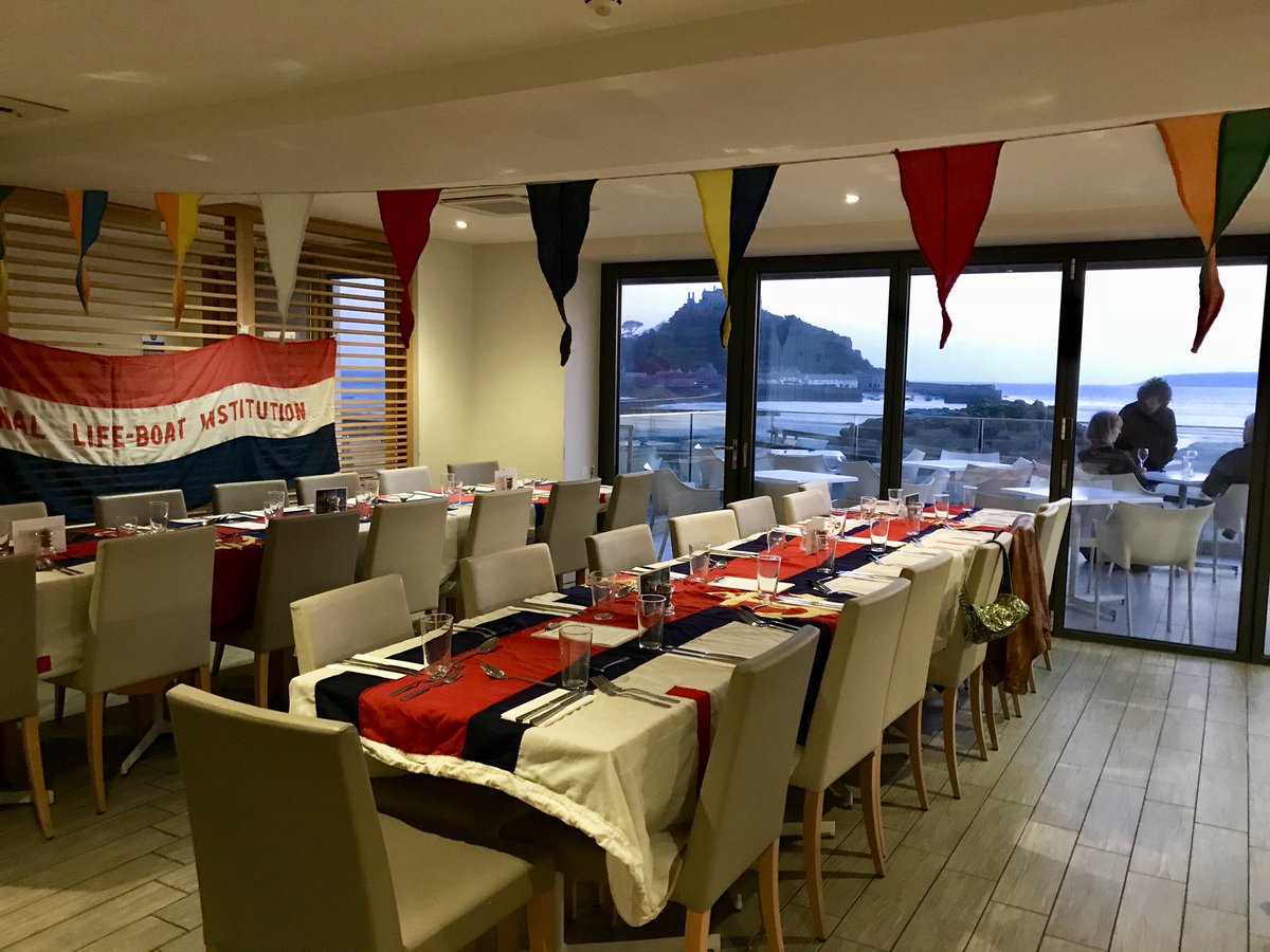 penleelifeboat's tweet photo. All ready for our @RNLI #FishSupper at @godolphinarms. Even @ntmichaelsmount have put on the lights! #BringOnTheFish! 🦀🦐 https://t.co/ze8KoEZhJT