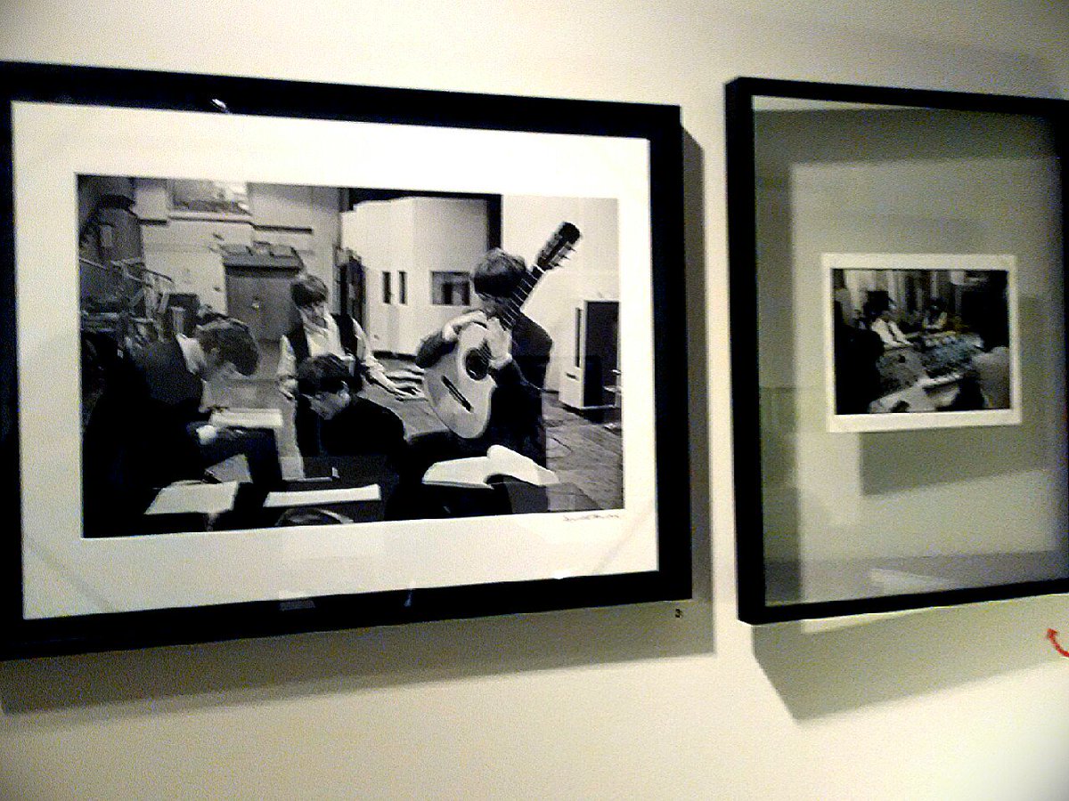 SangregorioEXPO's tweet photo. De todas las fotos de la #expocontactos de #magnum en @FundacionCanal las de Miles y los Beatles son las que yo elegiría haber tirado. Y tú? https://t.co/cflpipRvSt