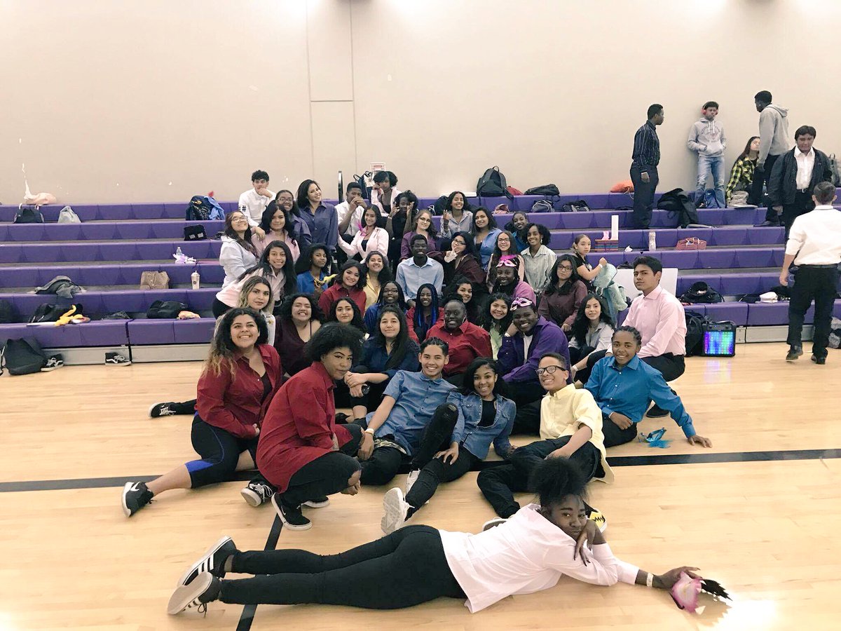 K_ammy_'s tweet photo. EHS dance family 🎊🎉💚💛 https://t.co/kppHqe8awE