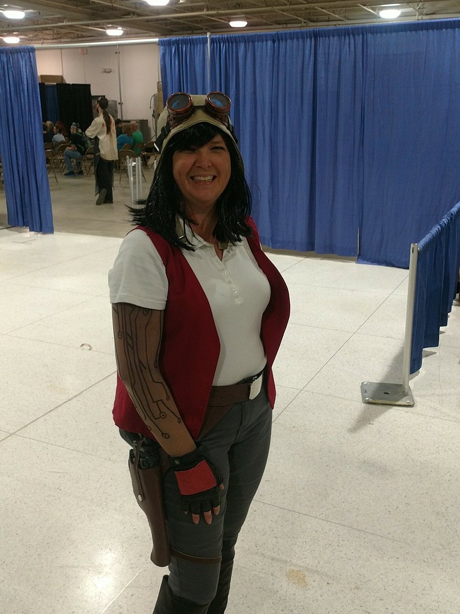 Guardians_Comic's tweet photo. #DrAphra at #KokomoCon. You like, @HeatherAntos? https://t.co/W1RTIjjTzg