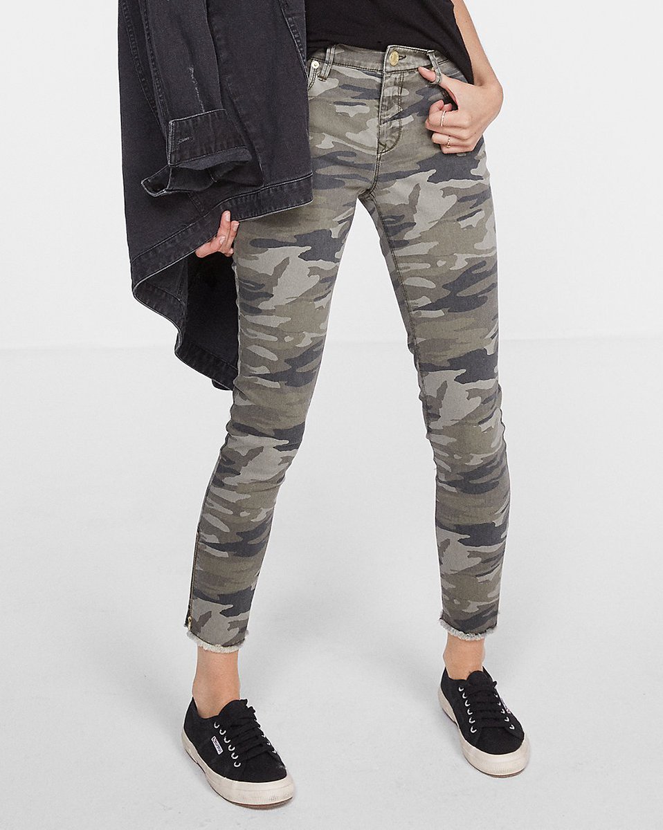 StylishlyInLove's tweet photo. Sale Alert 🚨 on these camo pants
See more on https://t.co/xXJXAax12E
#SaturdayMorning #SaturdayMotivation #Camo #weekend #weekendvibes https://t.co/aPiKEowgCd