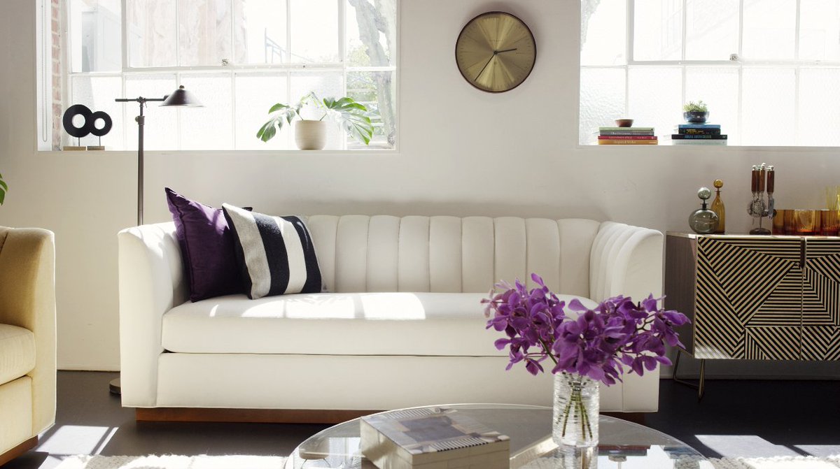 Apt2B's tweet image. Meet #Nora: Our #PenthouseCollection sofa that cradles you like a restaurant booth by @KyleSchuneman. 📸 @Treasurbite apt2b.com/collections/pe…