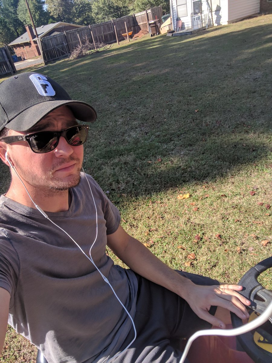 OfficerGoose's tweet photo. #yardworksaturday https://t.co/kUqQorWqV8