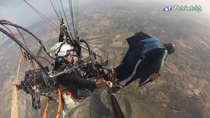 AYTOALGODONALES's tweet photo. Espectacular #Fival Feria Internacional de Vuelo en #Algodonales https://t.co/K0lds2jPjH