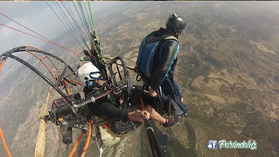 AYTOALGODONALES's tweet photo. Espectacular #Fival Feria Internacional de Vuelo en #Algodonales https://t.co/K0lds2jPjH