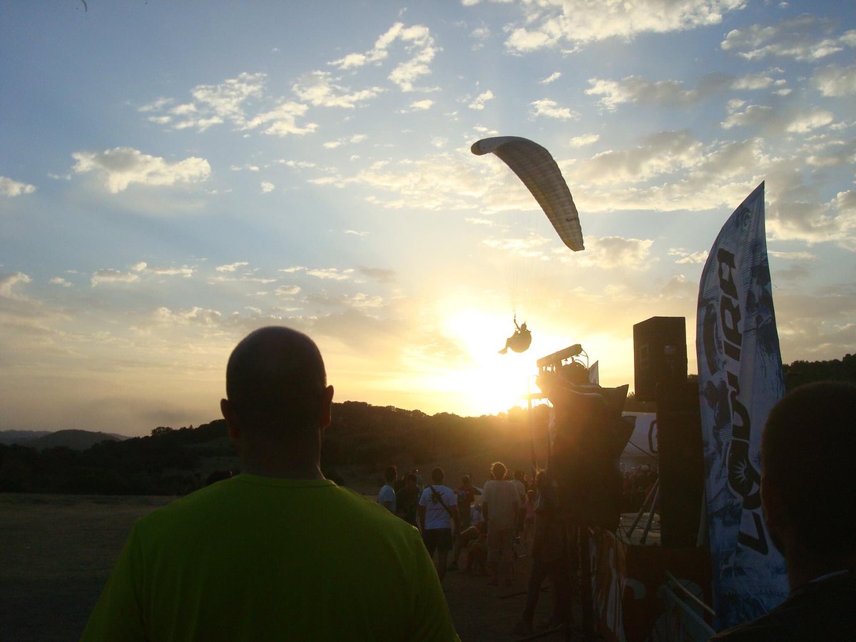 AYTOALGODONALES's tweet photo. Espectacular #Fival Feria Internacional de Vuelo en #Algodonales https://t.co/K0lds2jPjH