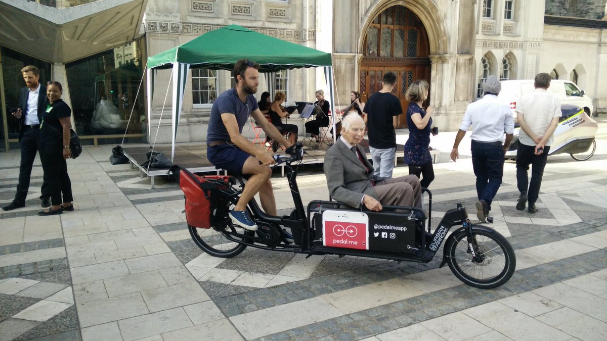 pedalmeapp's tweet photo. @AsEasyAsRiding @angus_fx @LdnGreenCycles @LondonersLondon @lenovo_UKI @lenovo @LenovoBusiness Not the first time he’s ridden with us either! #regular and #regularhero too https://t.co/jsXeVXfr0l