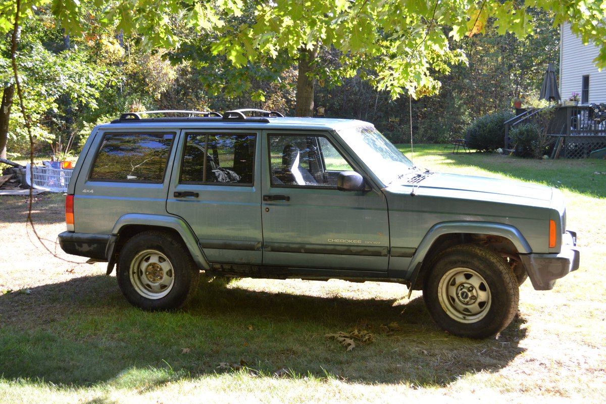 rome603's tweet photo. Selling a 99 Jeep Cherokee Sport. Runs great, let me know if you're interested! https://t.co/IjG3uU37On