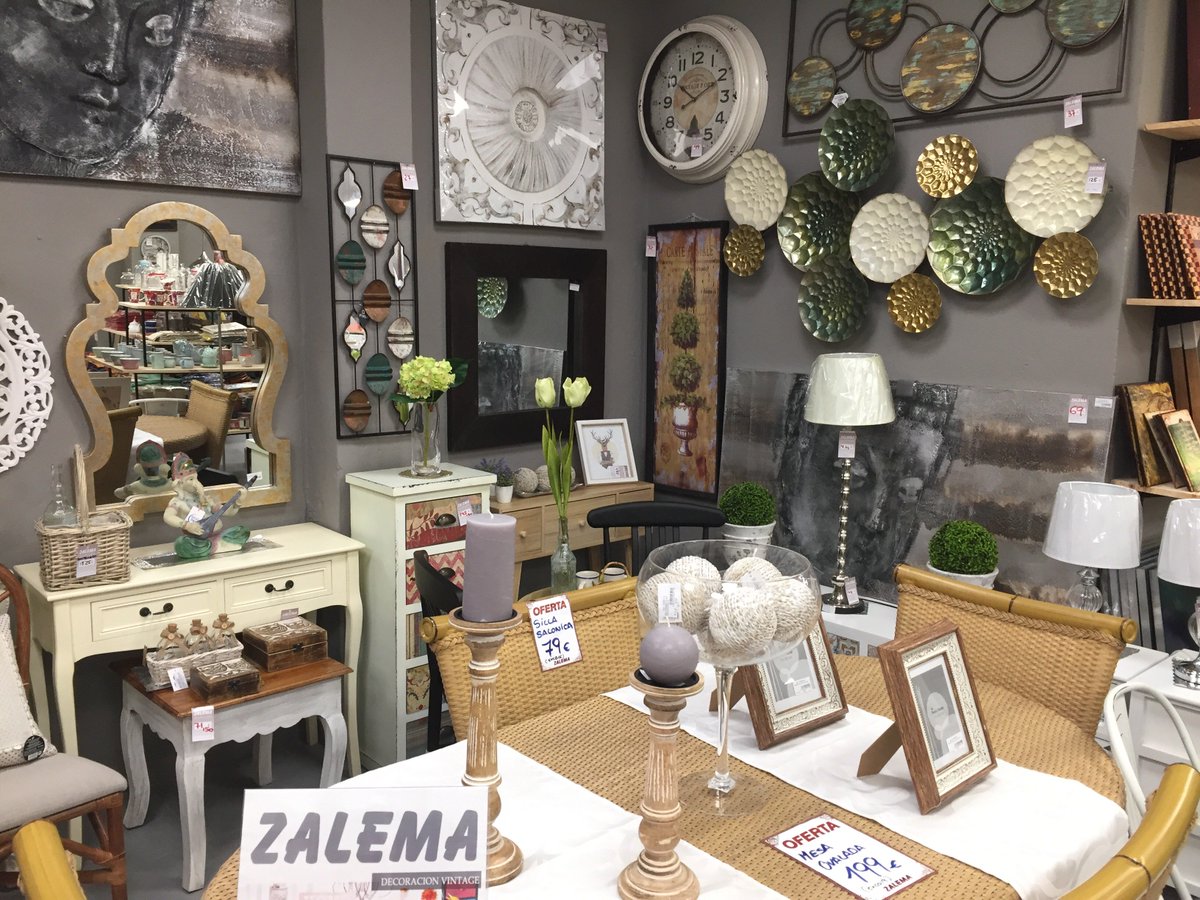 ZalemaHogar's tweet photo. Dando un paseo por Zalema Fuengirola, nos hemos encontrado este rincón con encanto. Esperamos que os guste! https://t.co/kRGbLQmDub