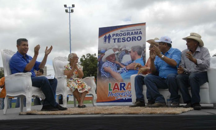 MilagrosMatos18's tweet photo. #YoVotoPorHenri y toda #LaraVOTAPorHenriFalcón porque se preocupa y ocupa de los más vulnerables, sin egoísmo ni complejos partidistas https://t.co/KLUs9f7Cpn