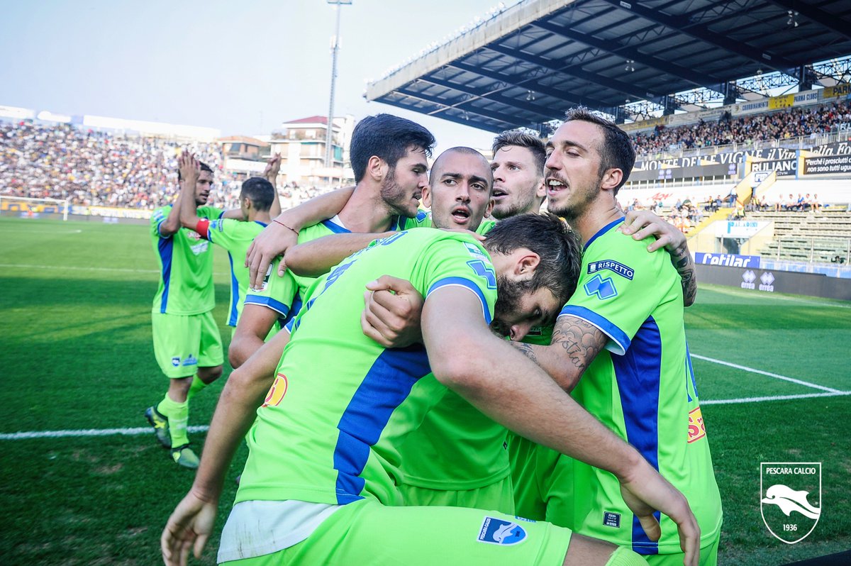 PescaraCalcio's tweet photo. la gioia #BiancAzzurra a Parma #ParmaPescara #PARPES @Lega_B https://t.co/wsMRvMS7sz