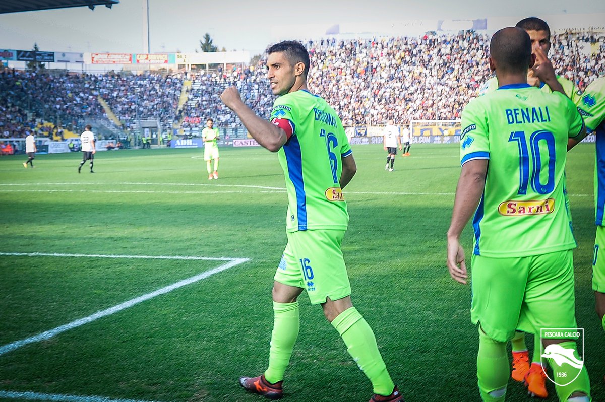 PescaraCalcio's tweet photo. la gioia #BiancAzzurra a Parma #ParmaPescara #PARPES @Lega_B https://t.co/wsMRvMS7sz
