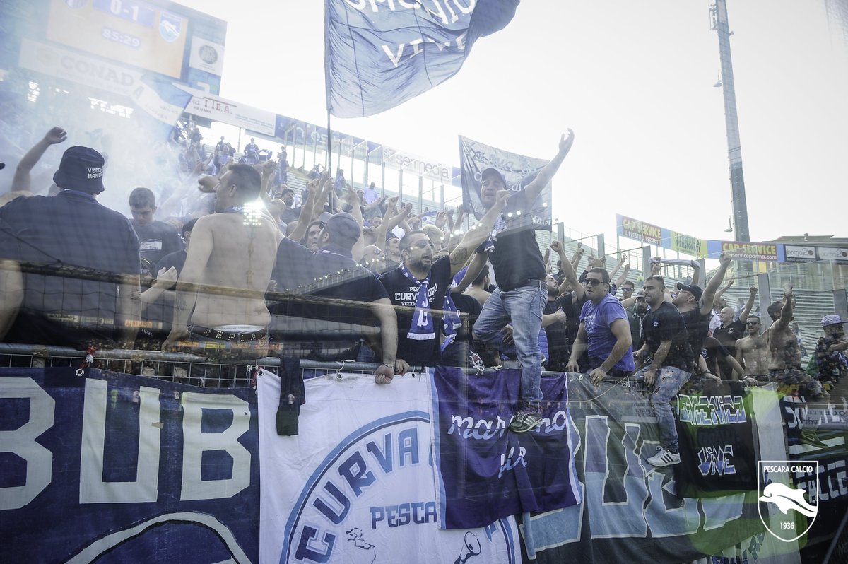 PescaraCalcio's tweet photo. La gioia dei nostri tifosi #ParmaPescara #pARPES @Lega_B https://t.co/MoisGl2Kjk