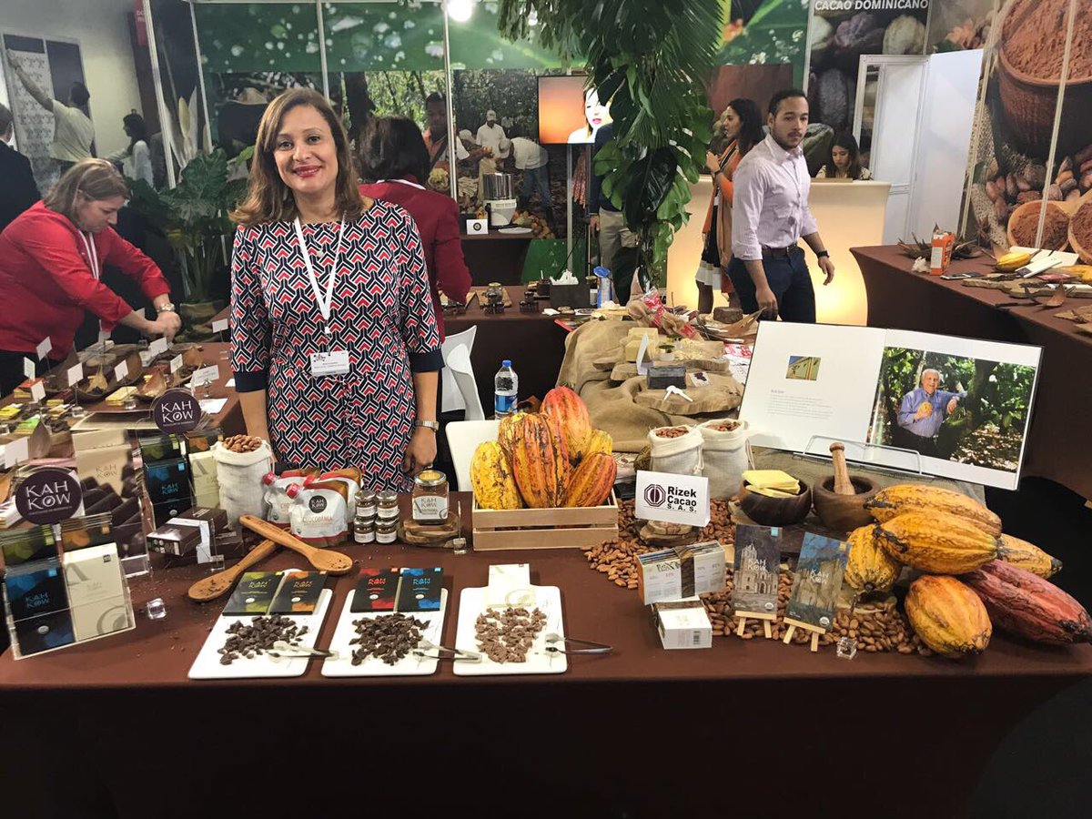 prodominicana's tweet photo. Llevamos al mundo nuestro sabor y calidad. Cacao #Chocolate dominicano 🇩🇴 en el #LondonChocolateShow2017 🇬🇧 https://t.co/pDSq03yAED