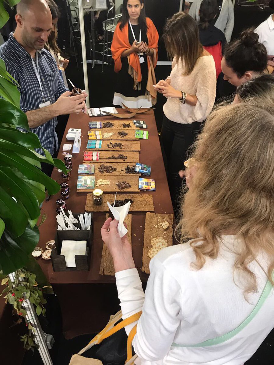 prodominicana's tweet photo. Llevamos al mundo nuestro sabor y calidad. Cacao #Chocolate dominicano 🇩🇴 en el #LondonChocolateShow2017 🇬🇧 https://t.co/pDSq03yAED