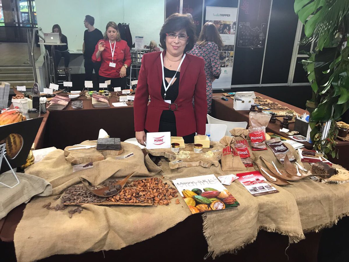 prodominicana's tweet photo. Llevamos al mundo nuestro sabor y calidad. Cacao #Chocolate dominicano 🇩🇴 en el #LondonChocolateShow2017 🇬🇧 https://t.co/pDSq03yAED