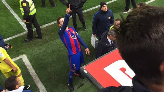 FonsiLoaiza's tweet photo. Pitan los atléticos a @3gerardpique por ser catalán. Justo al único futbolista que se atrevió a señalar el poder del palco del Bernabéu. https://t.co/MdwzaTlonJ