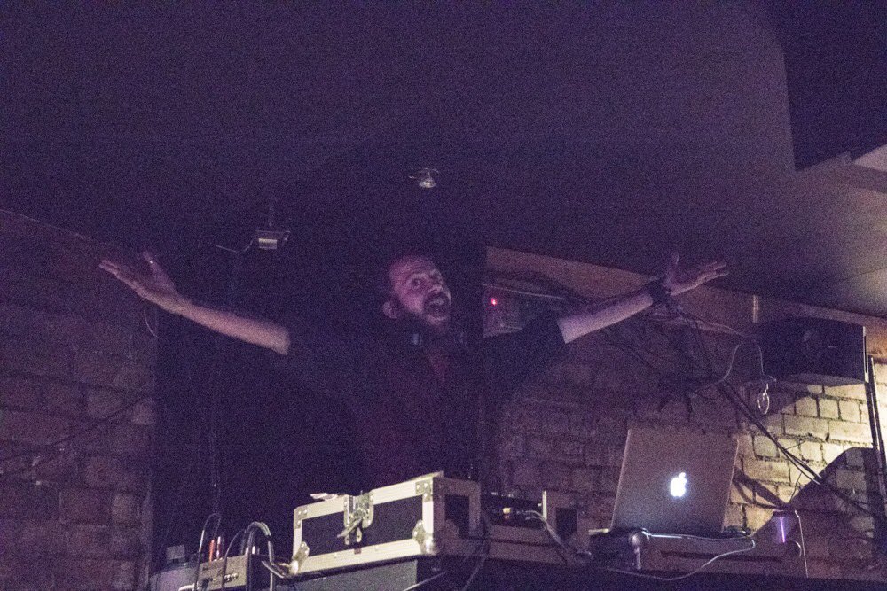 DJAwesomeWells tweet media