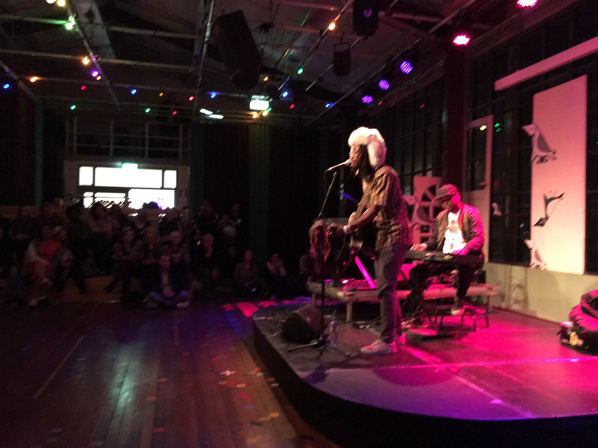 Anna_Visser's tweet photo. 'Schatje je stinkt' zingt Gerson Main in @TheaterWalhalla bij #gdmw https://t.co/pIk2TQgxUp