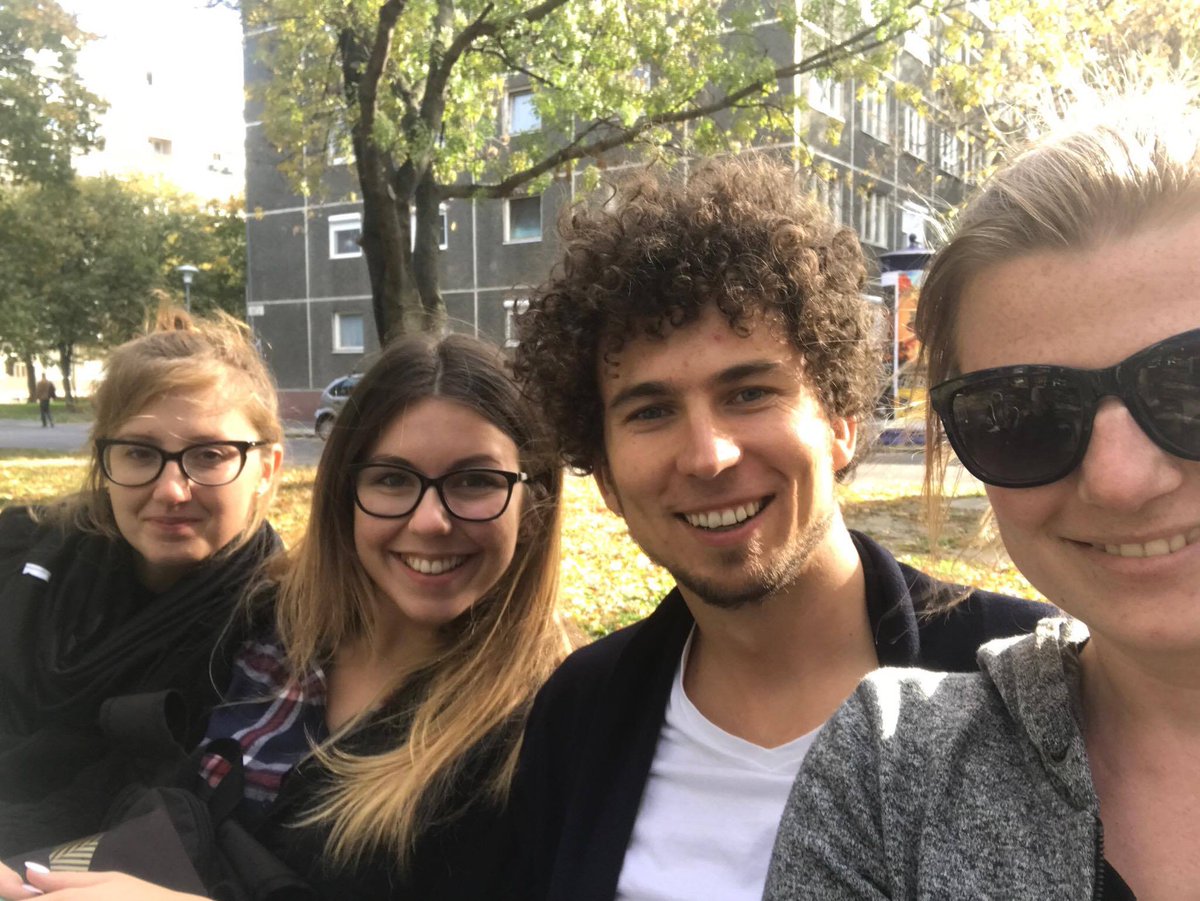 FundacjaAtalaya's tweet photo. Ekipa Atalaya okupuje #Węgry Szybki stop na ławce w #Budapeszt, a potem wypad na #łononatury Będziemy artystami przez tydzień #ErasmusPlus https://t.co/roZEAX4PZm