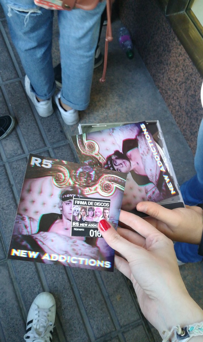 raquelromb's tweet photo. It couldn't be better. Thank you again guys, see you tomorrow! Spain loves you @officialR5 ❤️❤️❤️ https://t.co/JBD6Ma7e8C