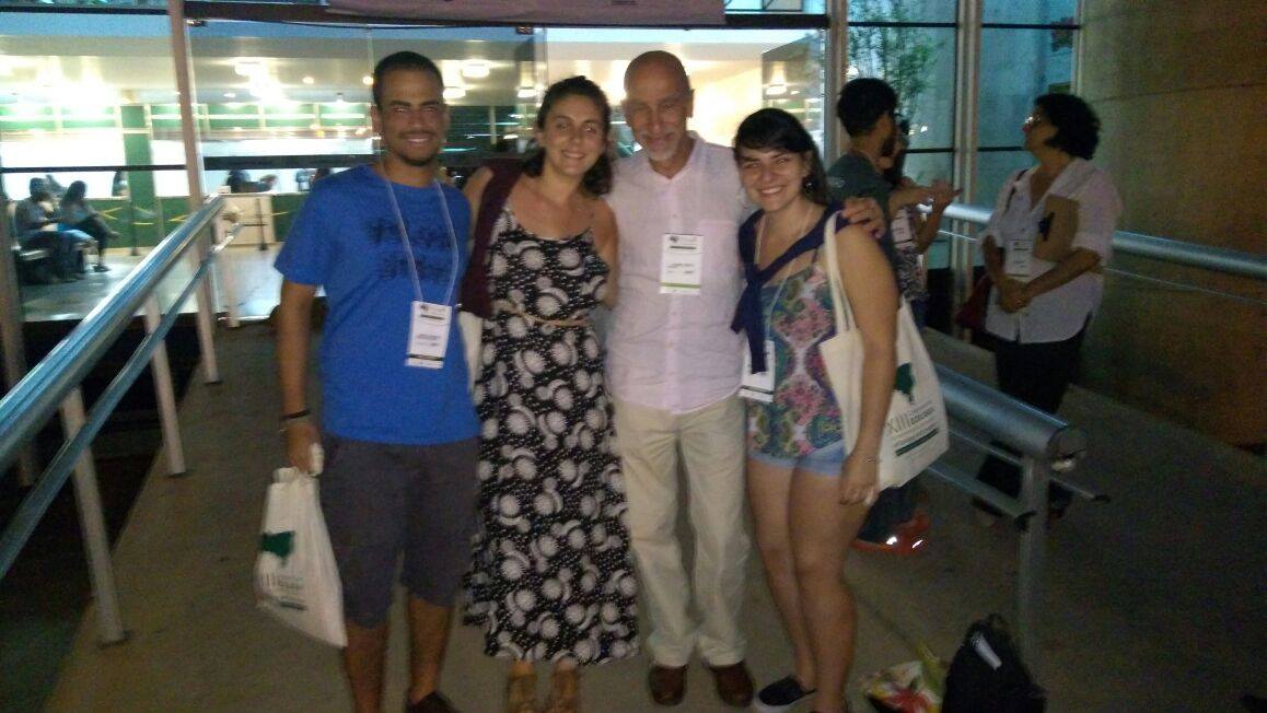 fnramos75's tweet photo. ECOFRAG no Congresso de Ecologia 3 #CEB2017 #ECOFRAG
Não é todo dia que você encontra com um autor de livro por aí. Michael Begon. https://t.co/cX7GNZdiOs