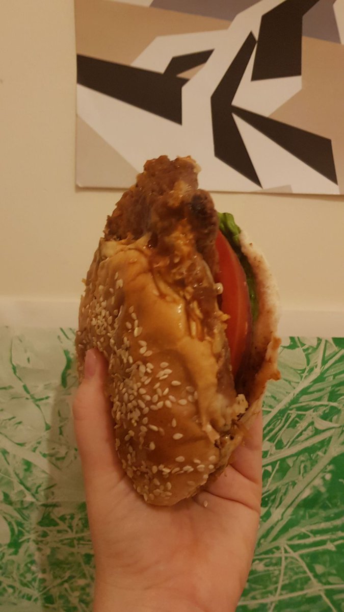 the_scran_man's tweet photo. Ordered this from @SteakCattleRoll and I'm very happy I did so! #burger #Glasgow #SaturdayNight #glasgowfood #scranman #Foodie #foodporn https://t.co/Z9cbIOIUbm