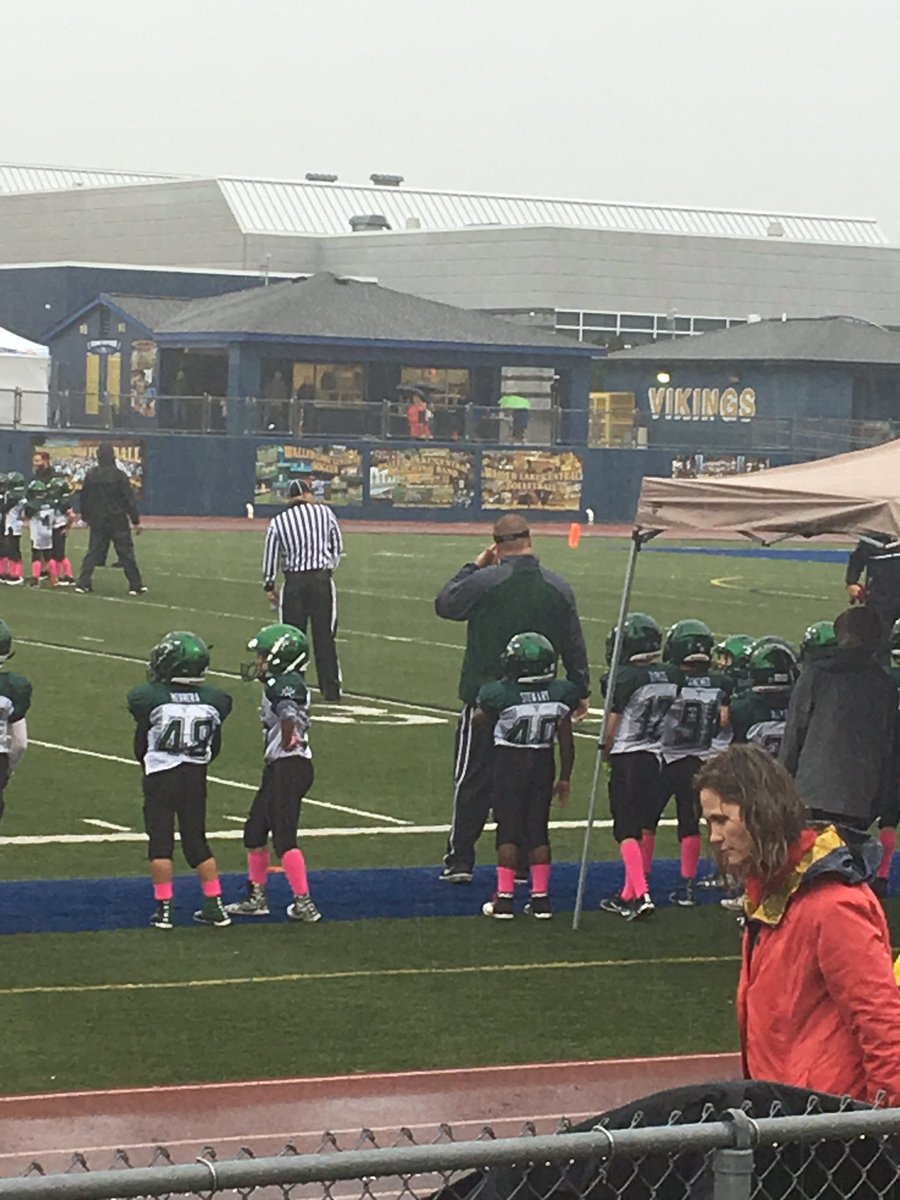 Good luck Novi Bobcats!  Enjoying the game in the rain. #nwleads#novipride