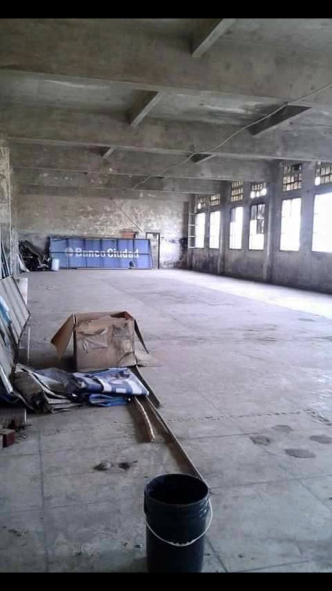 JorgeAnca's tweet photo. Orgulloso de mi equipo de trabajo y mi paso por mi amado club así recibí el salón de Mirave salvo que lleno de basura y así lo dejamos https://t.co/NlYb9H4i1G