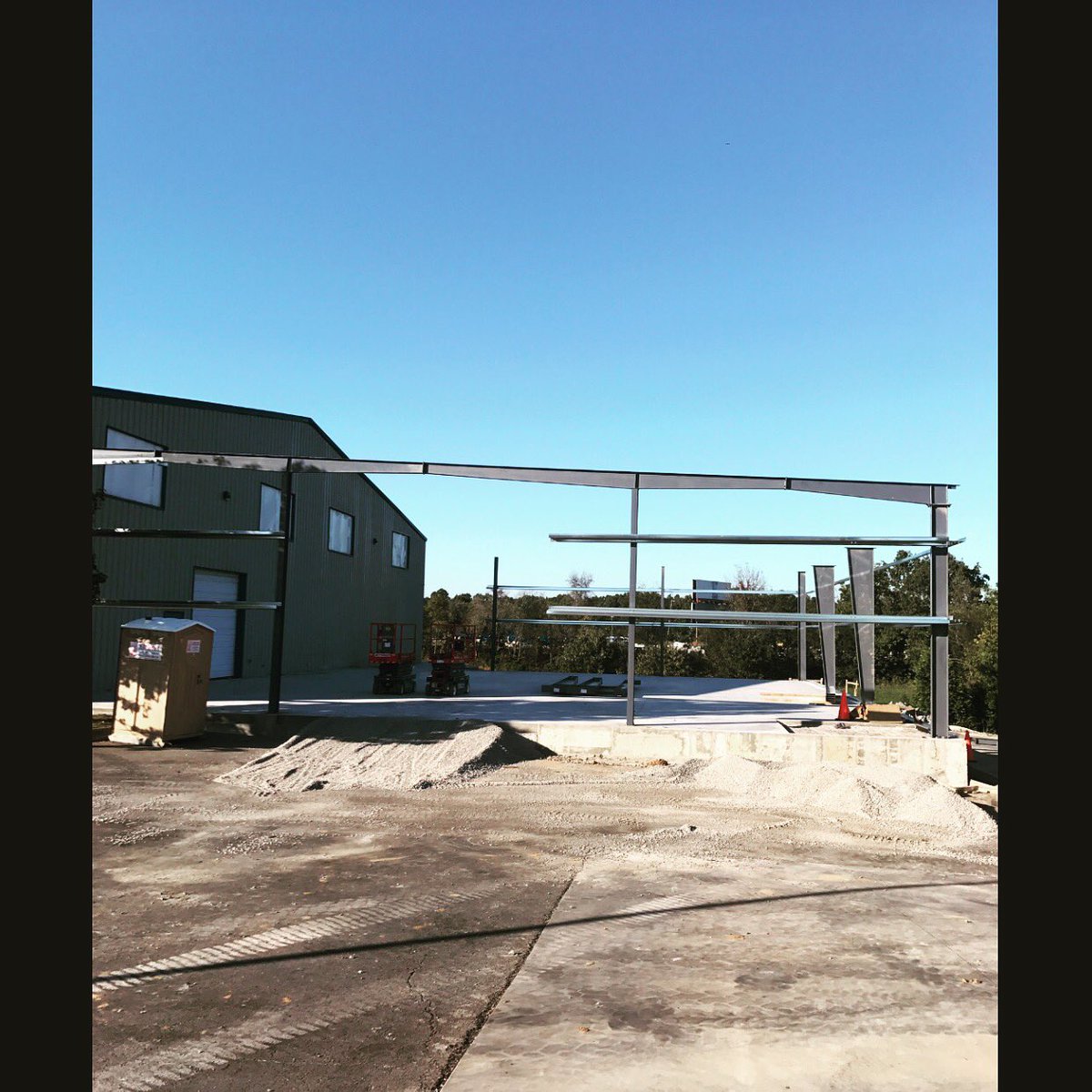 MidsouthShooter's tweet photo. Things are happening next door! #scenerysaturday https://t.co/VfK5BwS1rD
