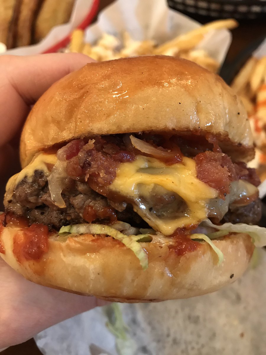 JamVsCustard's tweet photo. Finally!! Epic burger!! @TheMeatShack #nicebuns #atombun #drippingfilthygoodness https://t.co/oA6CbQ0IEy