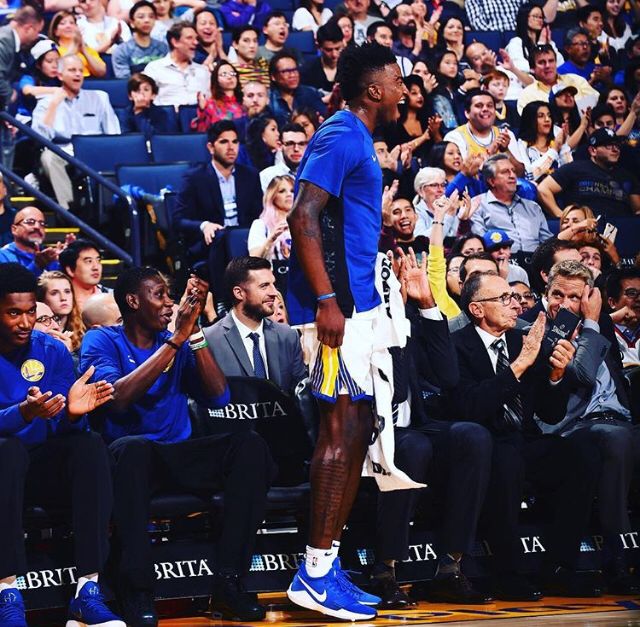 WarriorNationCP's tweet photo. Jordan Bell’s first statline as a starter! 😲

10 Points
11 Rebounds
4 Assists
2 Steals
2 Blocks https://t.co/5yRBXExr5X