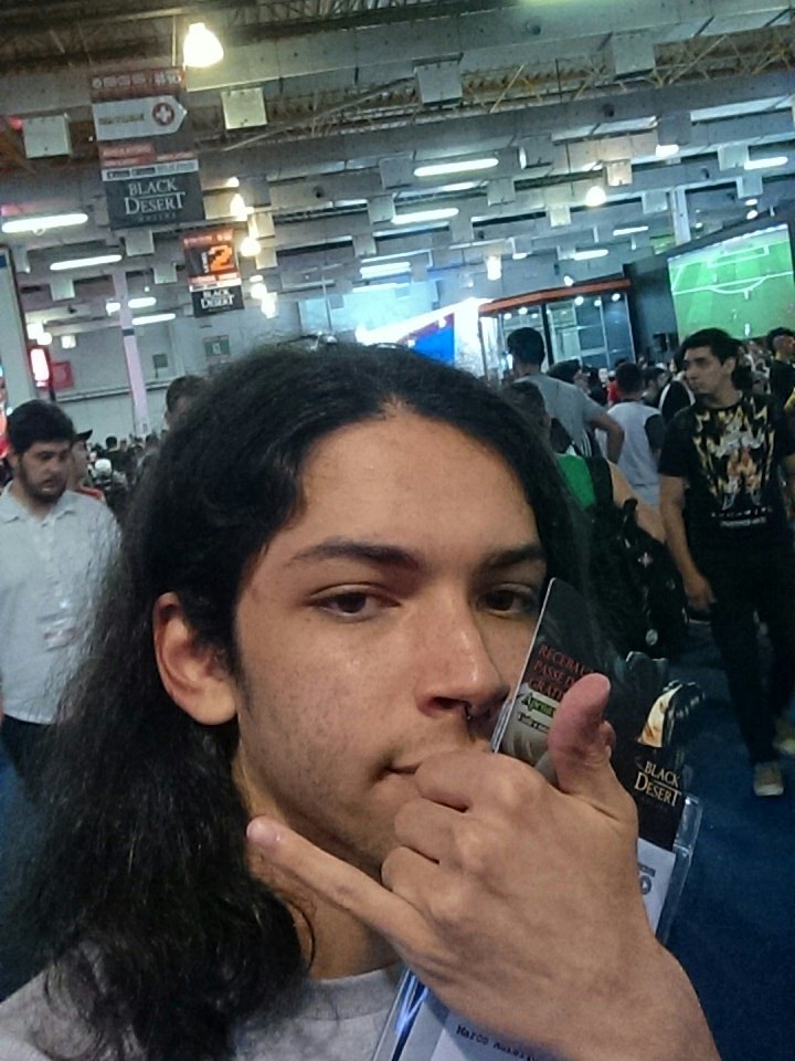 bookofhorizons's tweet photo. eae @Kojima_Hideo cheguei aqui na bgs man cadê você?? me encontra no stand da casas bahia https://t.co/0dGg0UMsTA