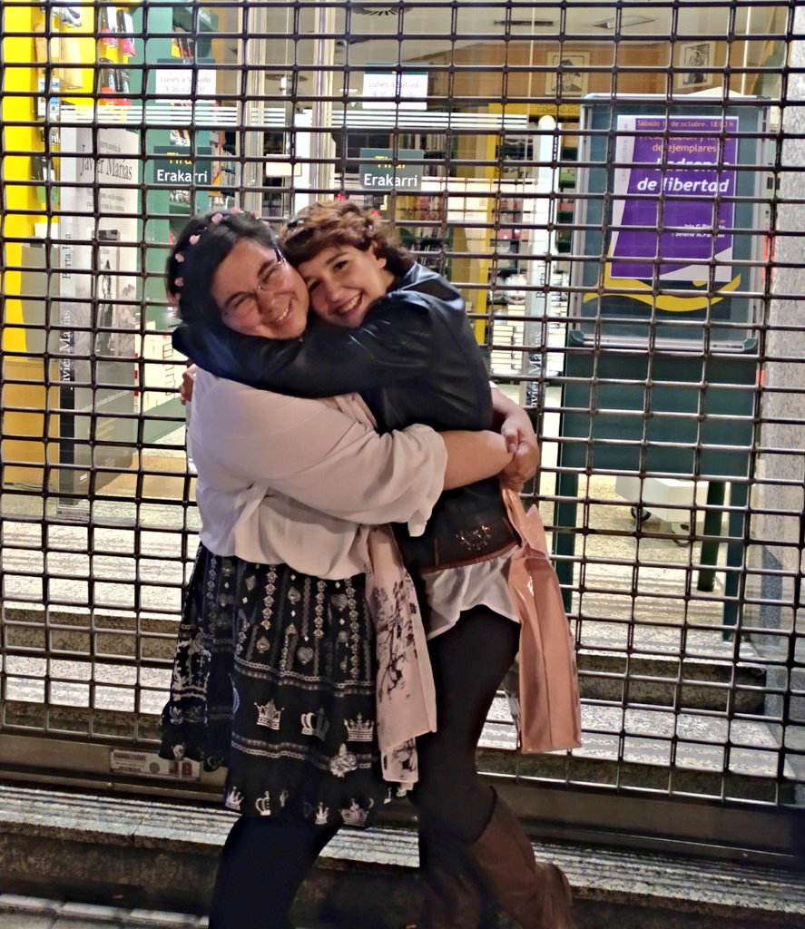 iriayselene's tweet photo. ¡Ya hemos terminado la firma de BILBAO! Muchísimas gracias a todas las personas preciosas que habéis venido 😍 https://t.co/Y4ja0K4pMX