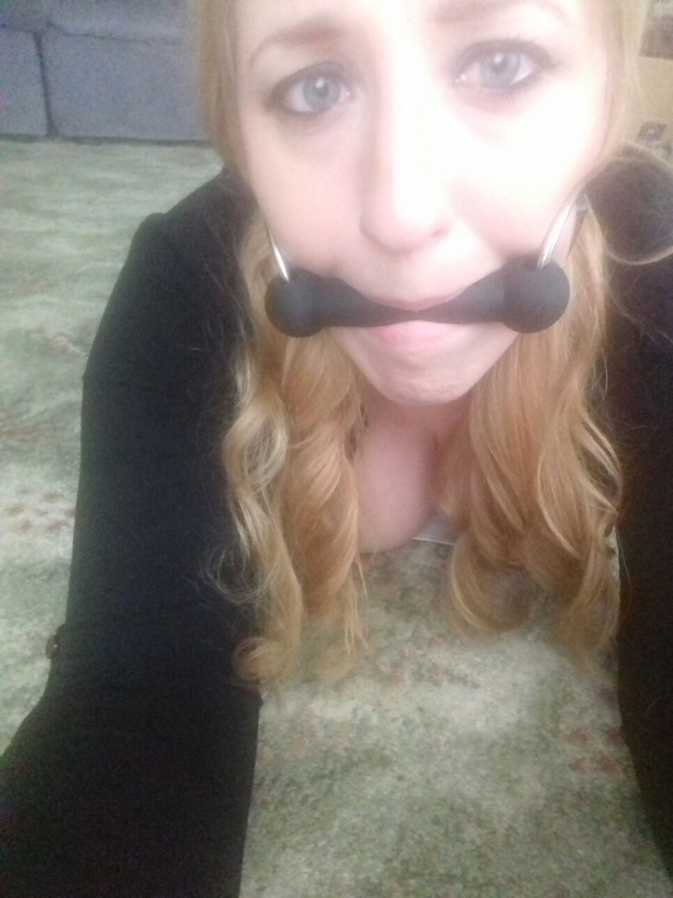 Elle Moon in a bit gag selfie