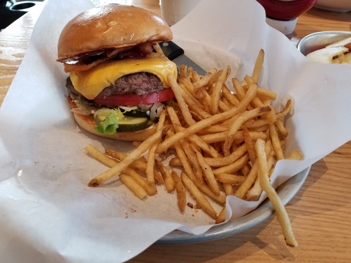 thebeef_is_here's tweet photo. Planned outing to Butcher Bar Philly became a @GrubBurgerBar trip due to a sick/exhausted toddler. The Bacon Love #9 was solid. https://t.co/lj4wAGjTtF