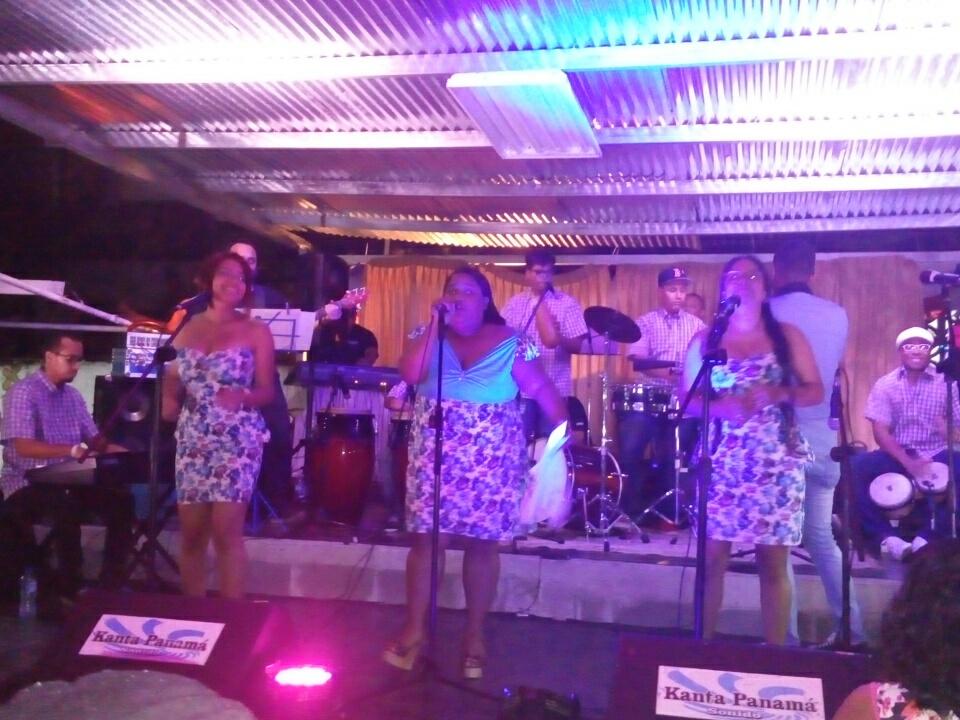 Los pela'os de Son del Tumba'o celebrando su primer aniversario  en la tarima de Plaza Amador #Salsa #Music #Panamá